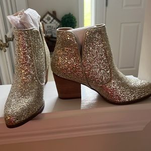 Brand new not rated gold boots